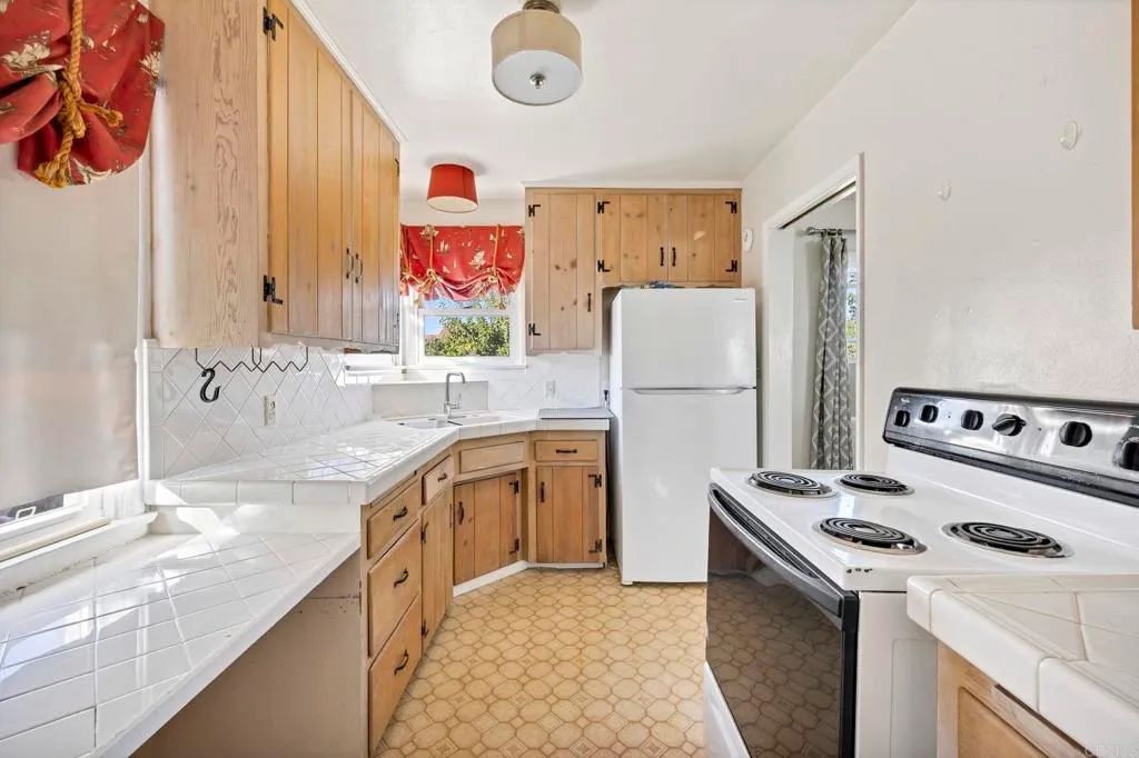 Additional image 10 of 1124 E Campus Way, Hemet, CA 92543