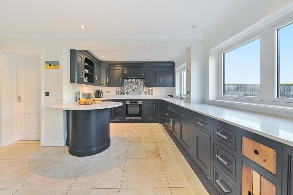 Additional image 21 of Carpenders Close, Harpenden, AL5