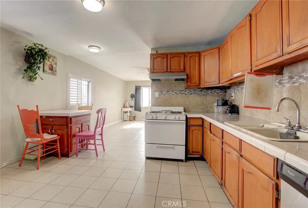 Additional image 8 of 331 W 92nd Street, Los Angeles, CA 90003