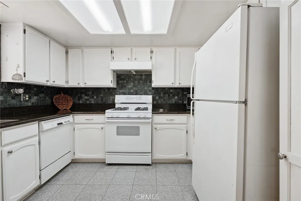 Additional image 29 of 14325 Foothill Boulevard Unit 34, Sylmar, CA 91342