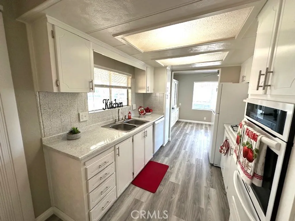 Additional image 3 of 881 N. Lake Street Unit 202, Hemet, CA 92544