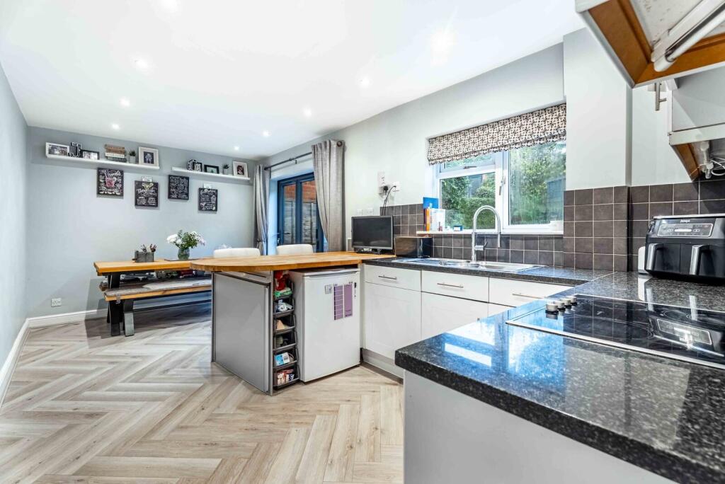 Additional image 4 of Molescroft, Harpenden, Hertfordshire, AL5