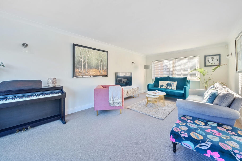 Additional image 13 of Carpenders Close, Harpenden, AL5