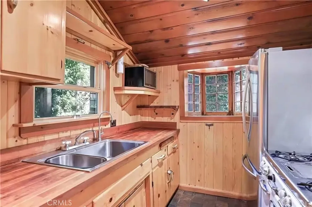 Additional image 40 of 23348 Outlook Ln, Crestline, CA 92325