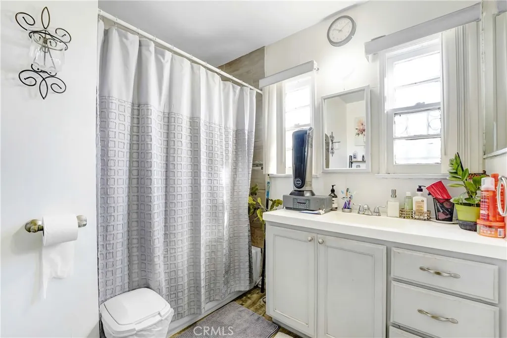 Additional image 8 of 2200 W Hardy St, Inglewood, CA 90305