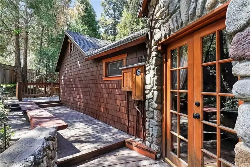 Additional image 6 of 23348 Outlook Ln, Crestline, CA 92325