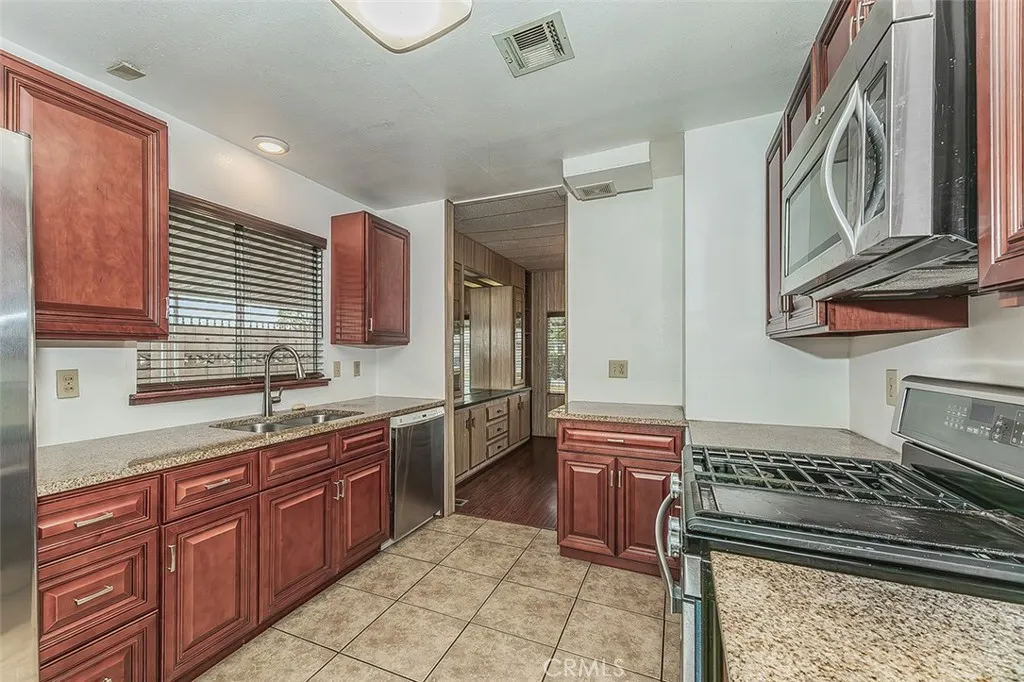 Additional image 14 of 1701 Dinuba Avenue Unit 1, Selma, CA 93662