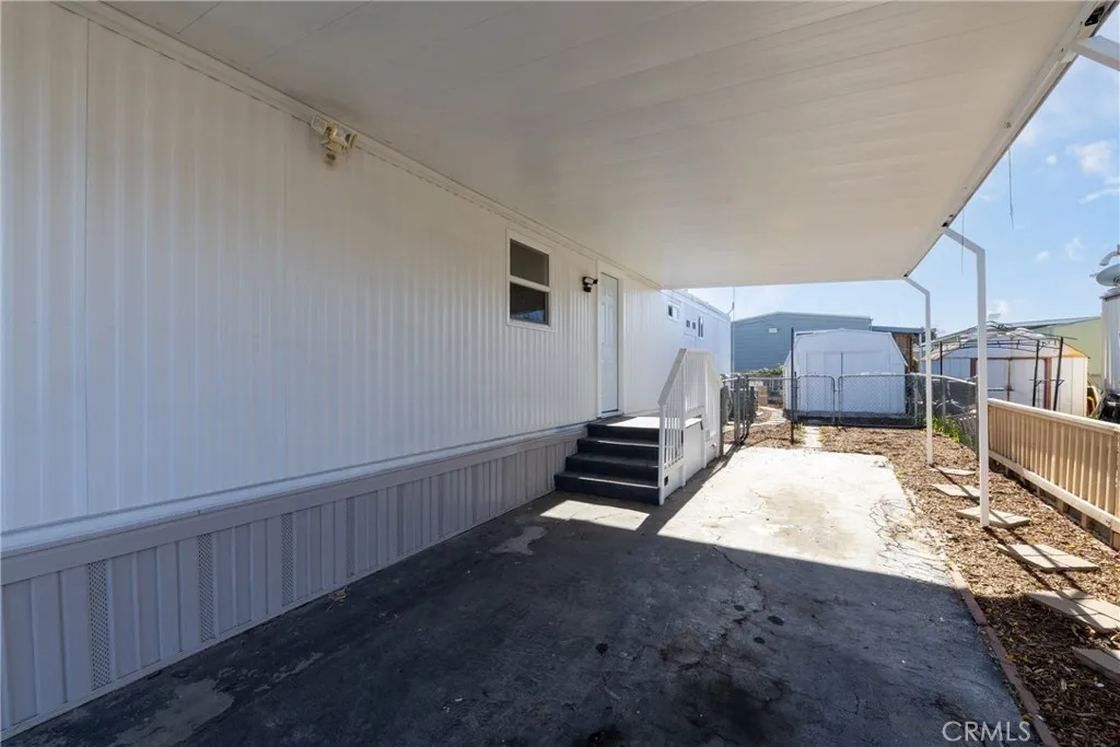 Additional image 40 of 65 Round table Unit 65, Riverside, CA 92507