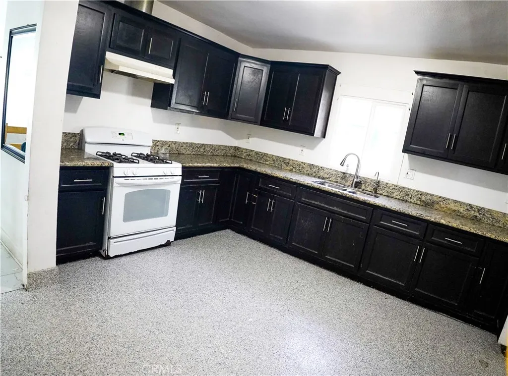 Additional image 14 of 1102 W 53rd Street, Los Angeles, CA 90037