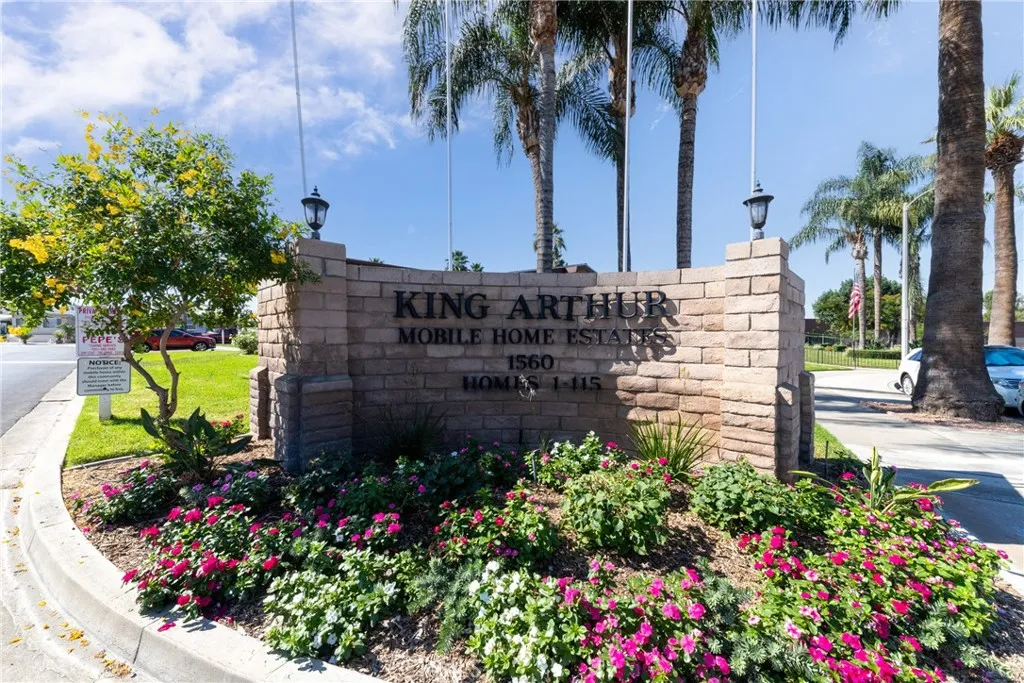 Additional image 31 of 65 Round table Unit 65, Riverside, CA 92507