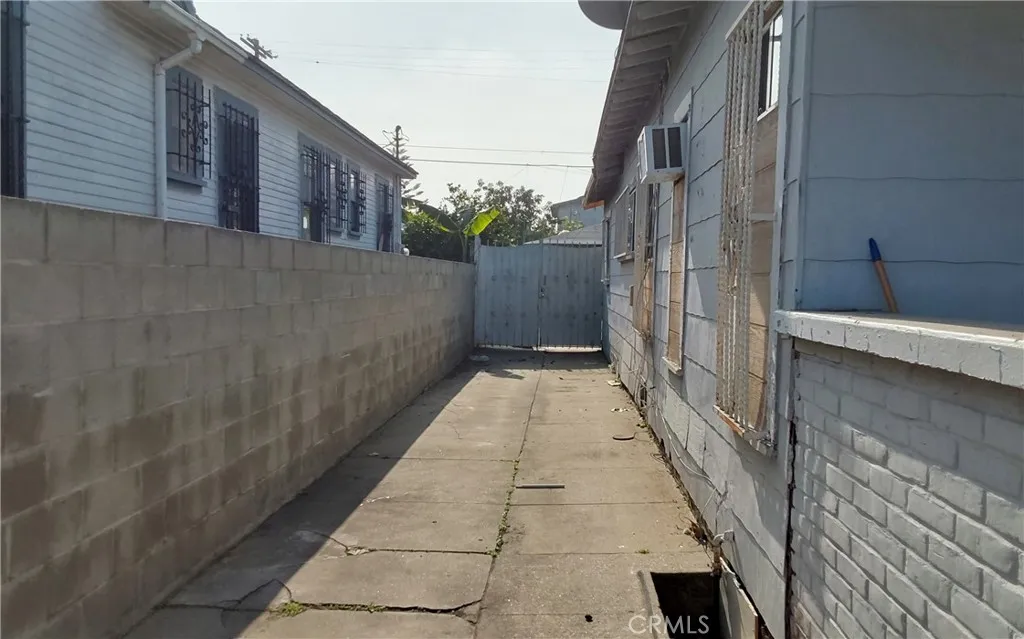 Additional image 62 of 824 W 74th St, Los Angeles, CA 90044
