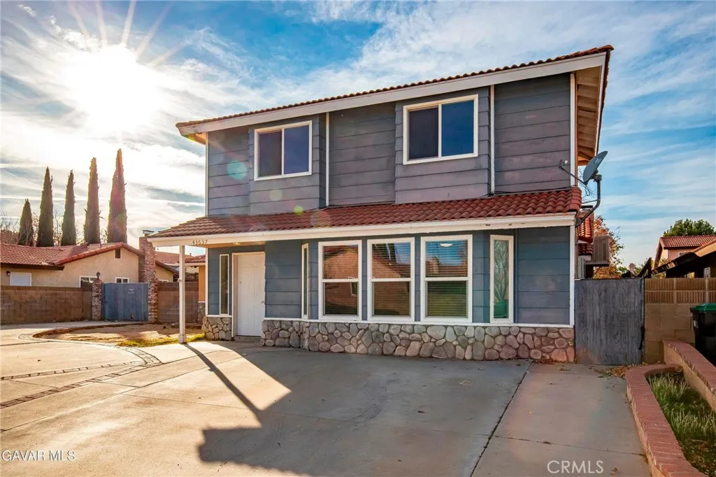 Additional image 3 of 43637 Rembrandt St, Lancaster, CA 93535