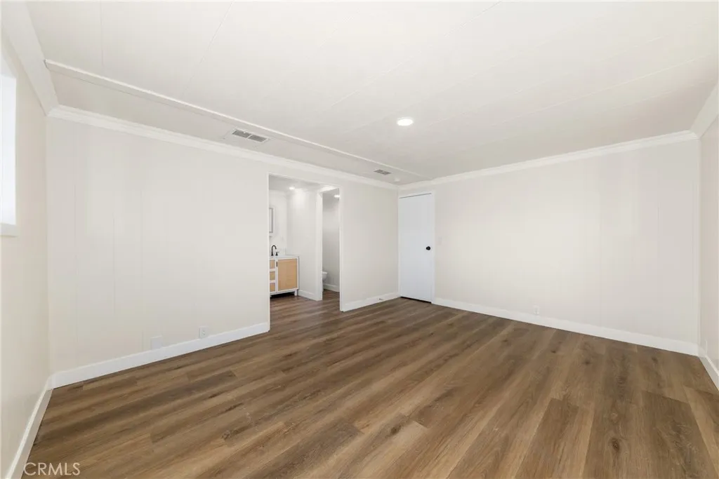 Additional image 24 of 65 Round table Unit 65, Riverside, CA 92507