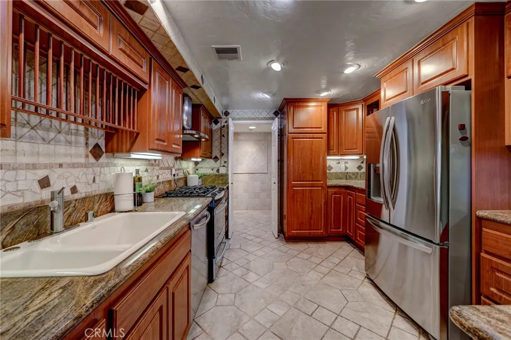 Additional image 46 of 15335 Magnolia Unit 216, Sherman Oaks, CA 91403