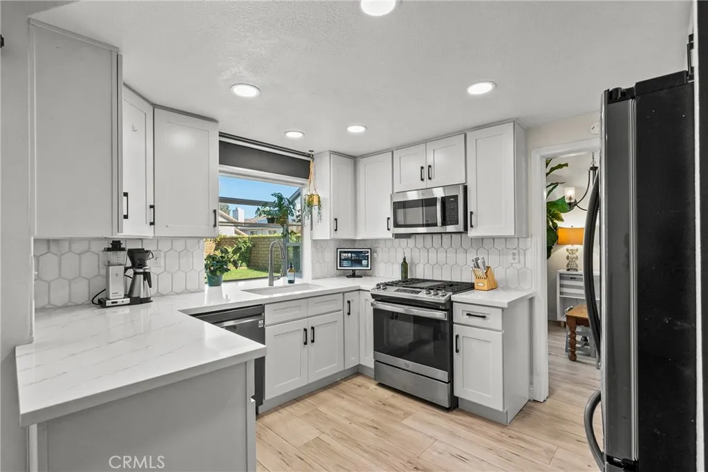 Additional image 42 of 21625 Farmington Ln, Saugus, CA 91350