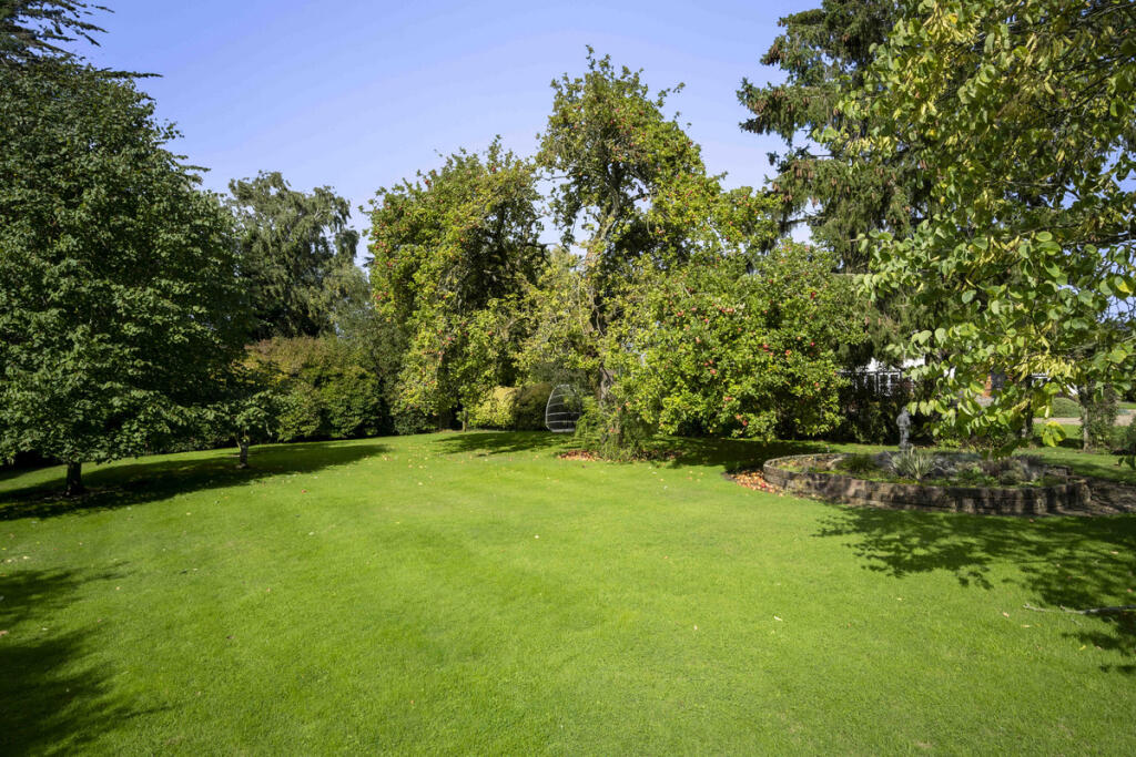 Additional image 17 of Pottersheath Road, Welwyn, AL6