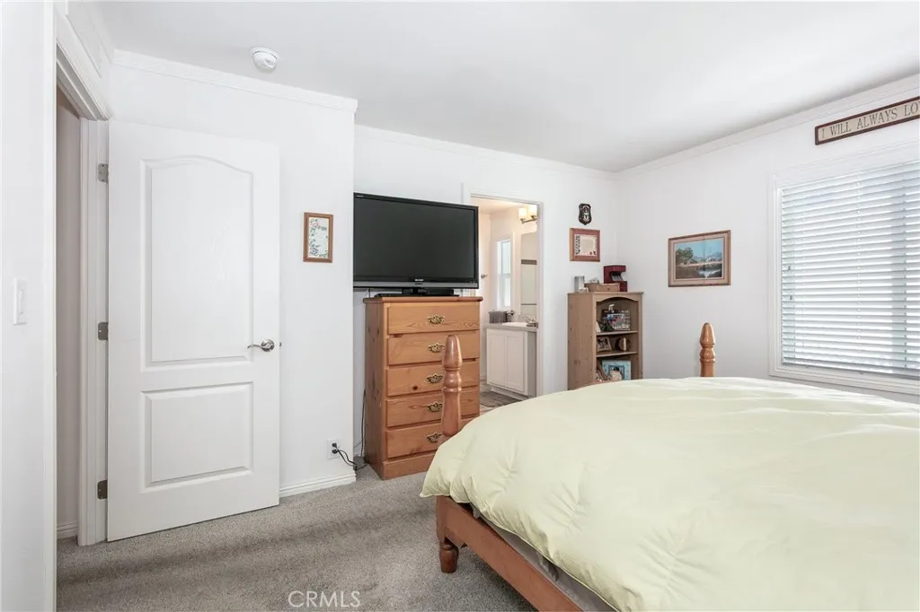 Additional image 37 of 18 Portola, San Fernando, CA 91345