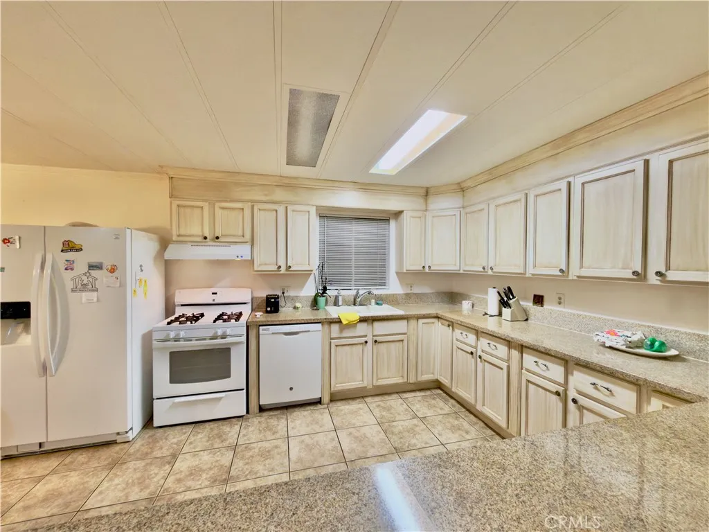 Additional image 25 of 21001 Plummer Street Unit 107, Chatsworth, CA 91311