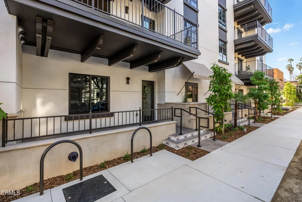 Property image for 139 S Oak Knoll Avenue Unit 203, Pasadena, CA 91101