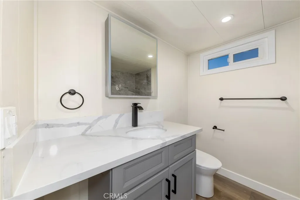 Additional image 19 of 65 Round table Unit 65, Riverside, CA 92507