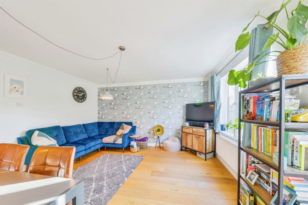 Additional image 14 of Riverbanks Close, Harpenden