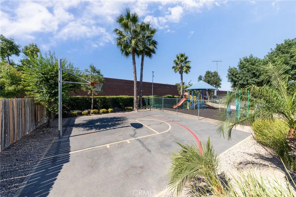 Additional image 35 of 65 Round table Unit 65, Riverside, CA 92507