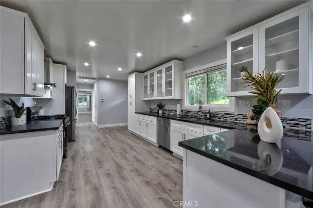 Additional image 13 of 3212 W Valley Heart Drive, Burbank, CA 91505