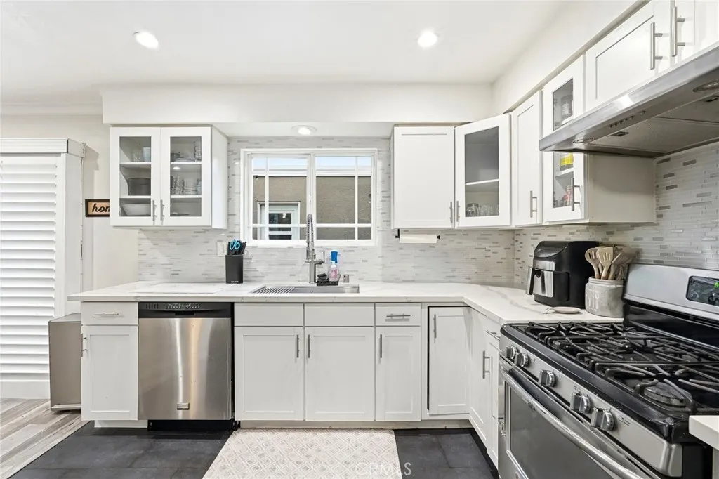 Additional image 12 of 10220 Zelzah Unit 4, Northridge, CA 91325