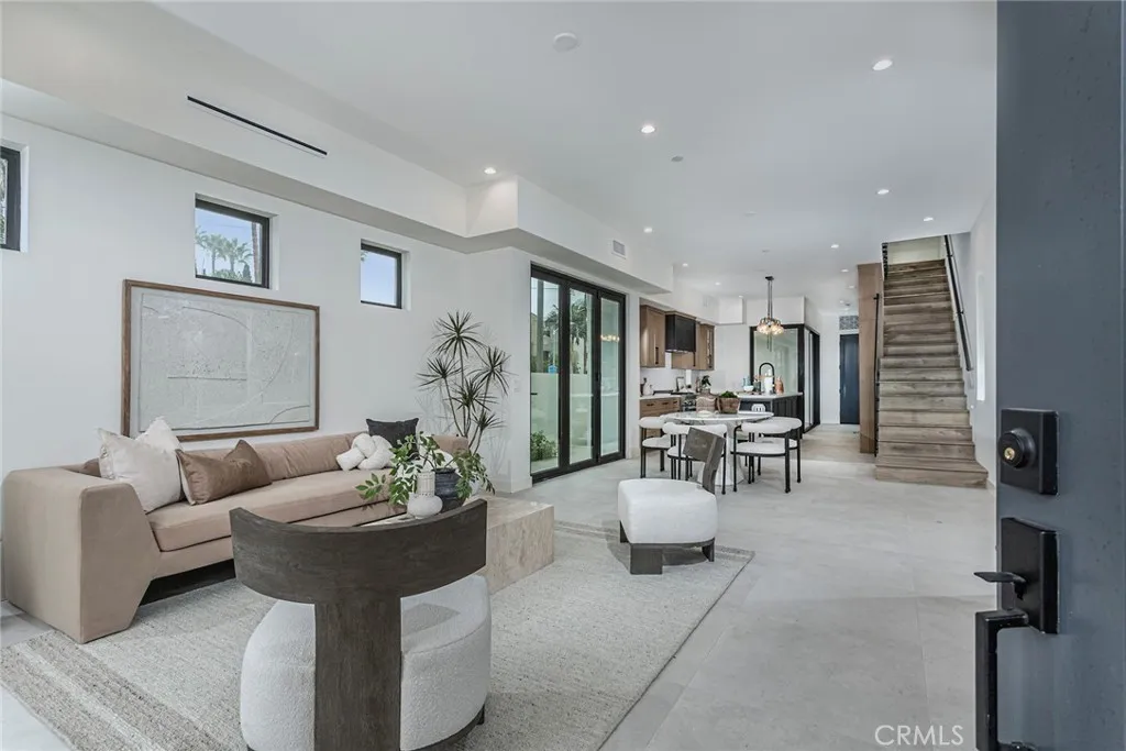 328 3rd, Huntington Beach, CA 92648 photo 4