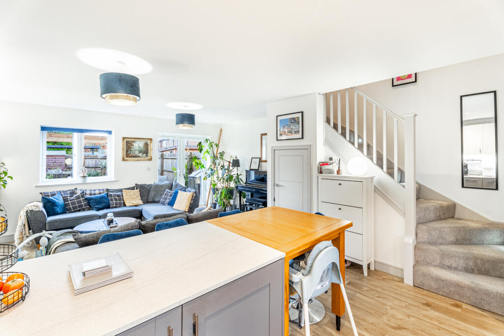 Additional image 4 of Lawrence Close, Smallford, St. Albans, Hertfordshire, AL4