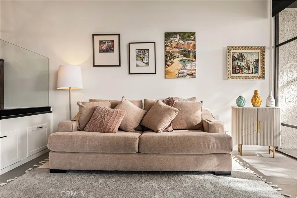 Additional image 10 of 5118 Marina Pacifica Dr S, Long Beach, CA 90803