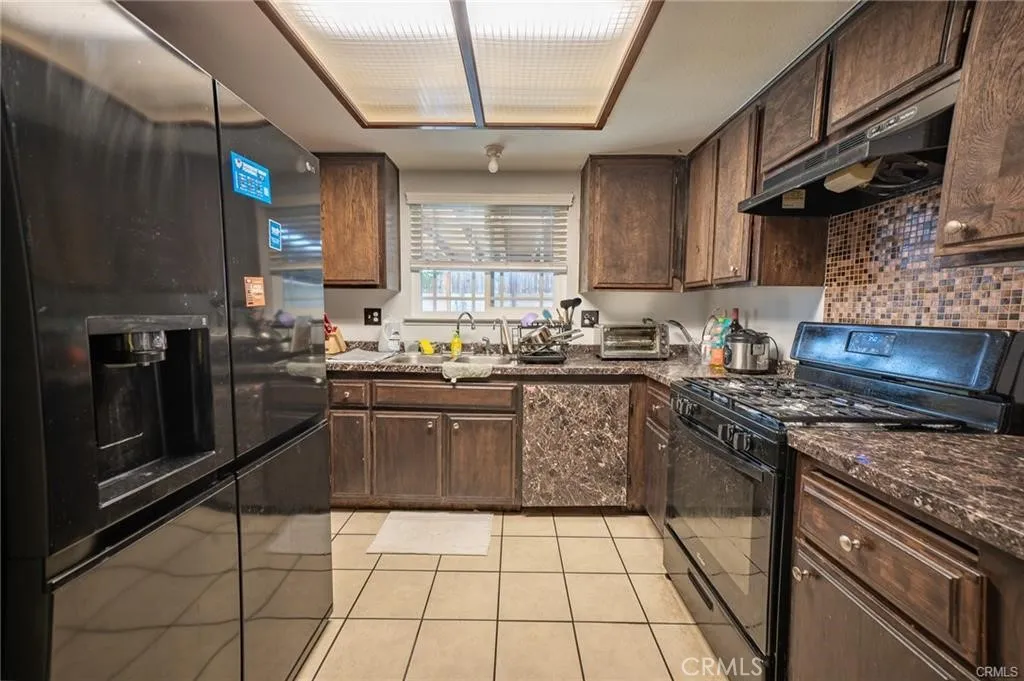 Additional image 6 of 8936 Summerwood Way, Fontana, CA 92335