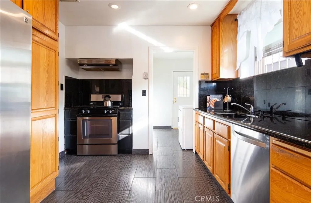 Additional image 68 of 10520 Ruthelen, Los Angeles, CA 90047