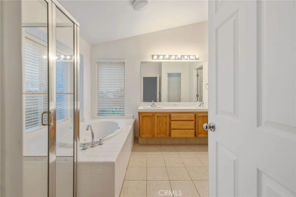 Additional image 100 of 3232 N Zion Cir, Hanford, CA 93230