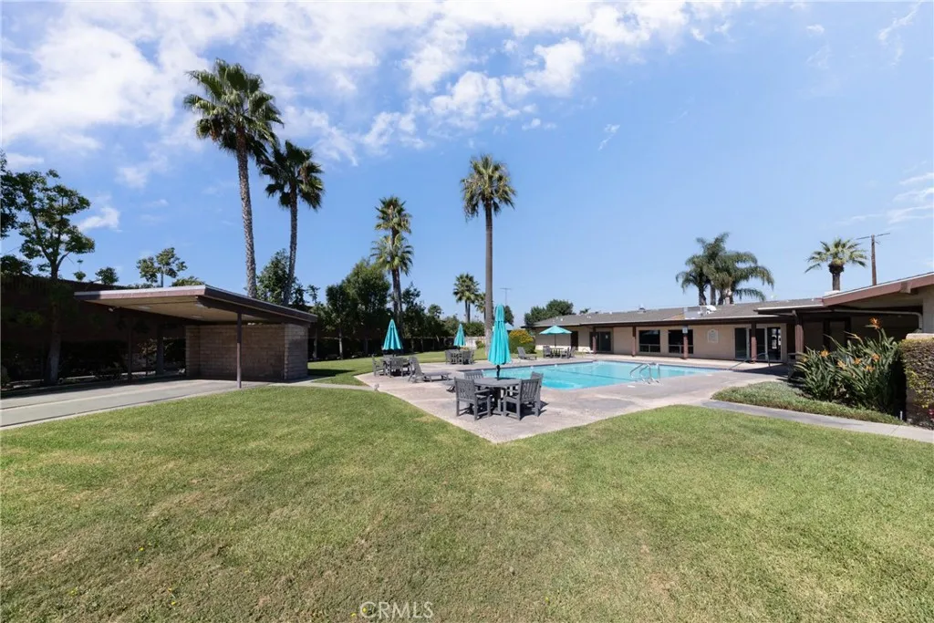 Additional image 36 of 65 Round table Unit 65, Riverside, CA 92507