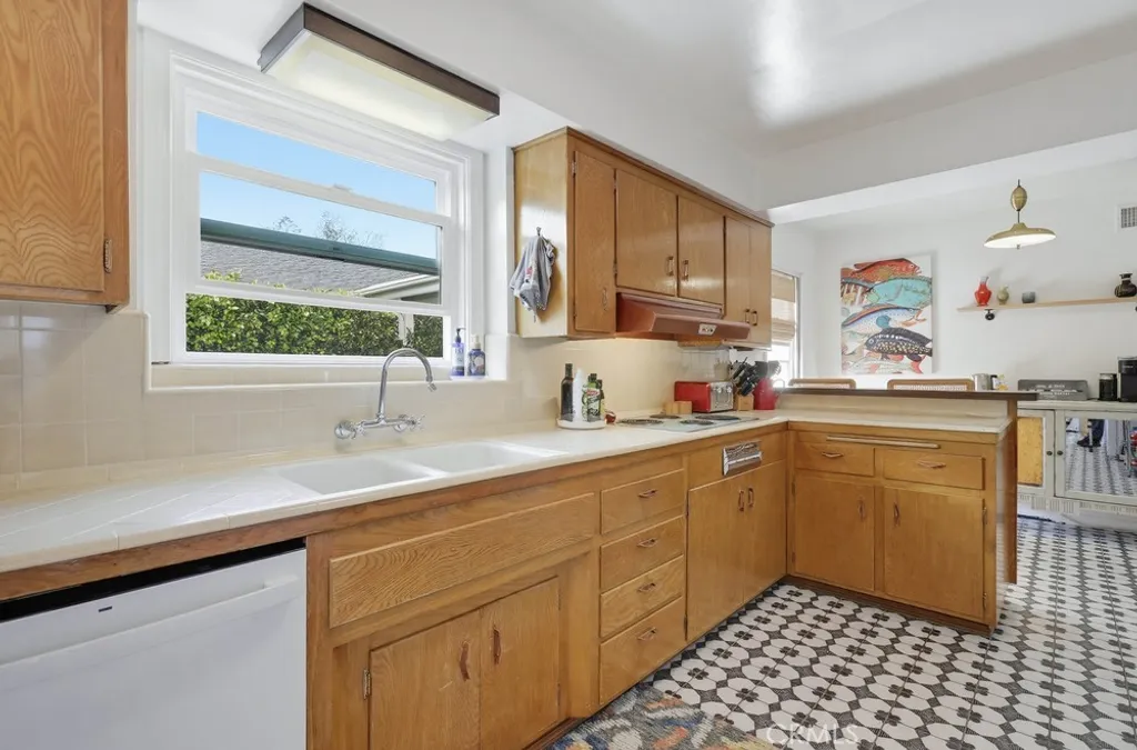 Additional image 22 of 1010 W 21st Street, Santa Ana, CA 92706