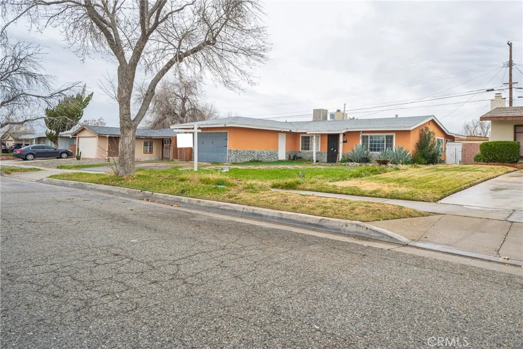 Additional image 4 of 423 Landsford Street, Lancaster, CA 93535