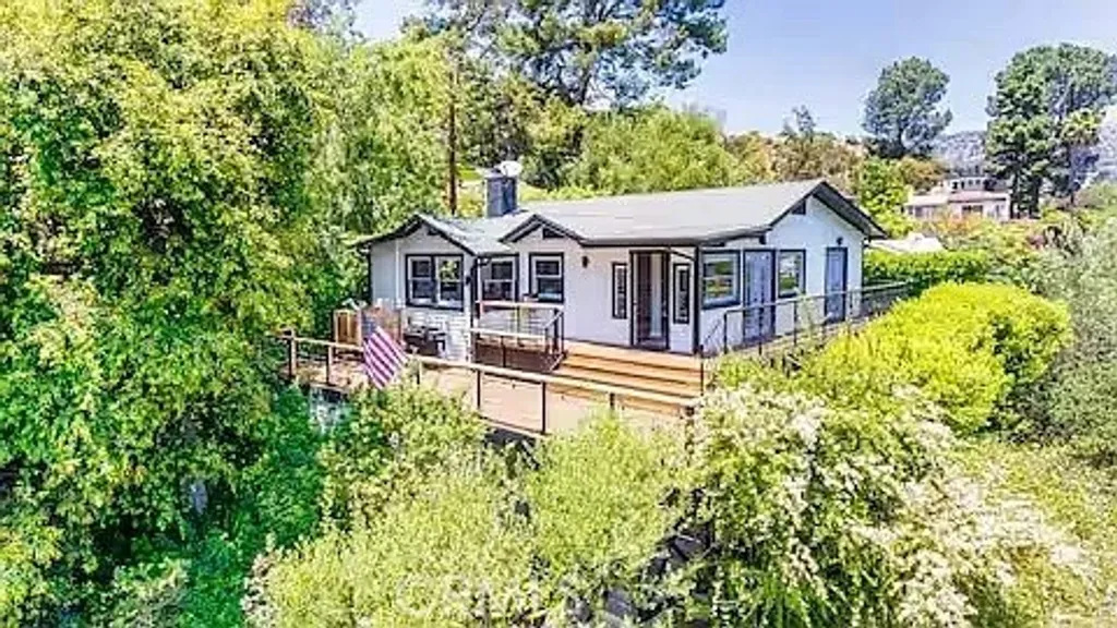 Additional image 4 of 2597 Dearborn, Los Angeles, CA 90068