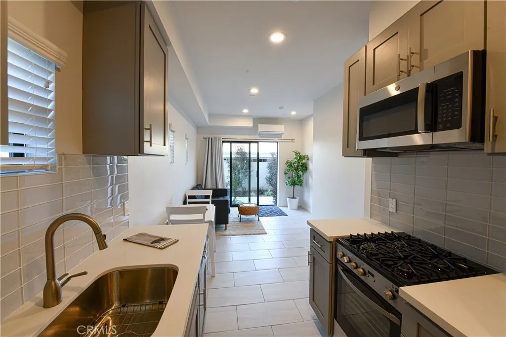 Additional image 7 of 15828 S Villas Lane Unit 2, Gardena, CA 90247