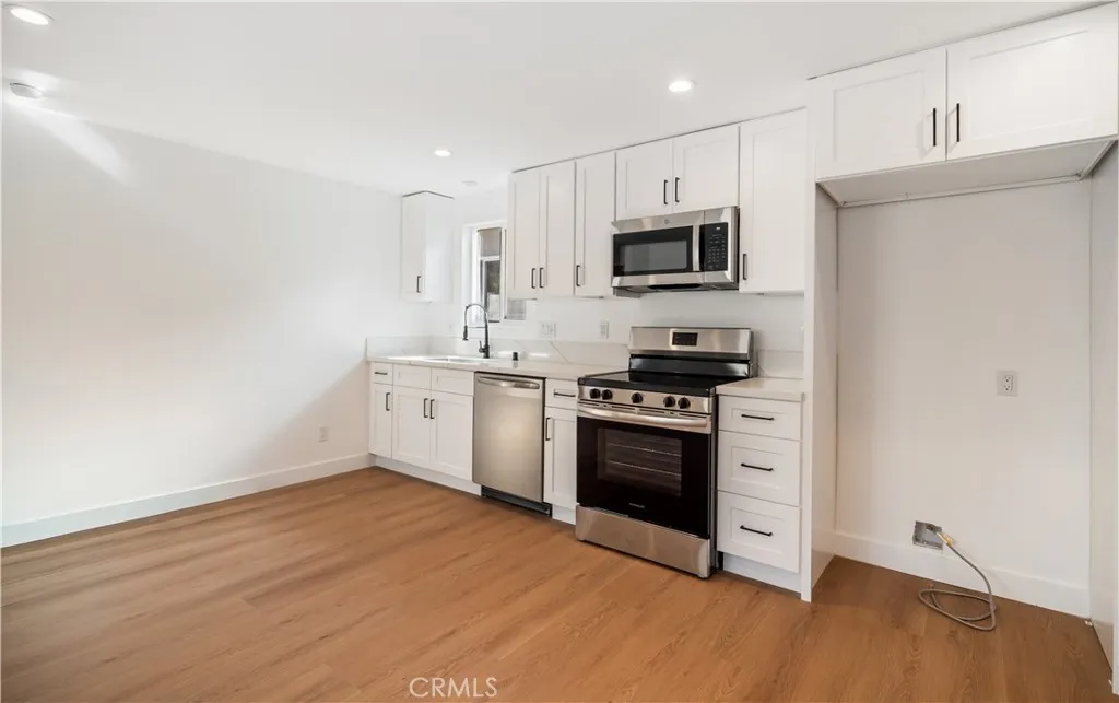 Additional image 8 of 6937 Jellico Avenue, Lake Balboa, CA 91406