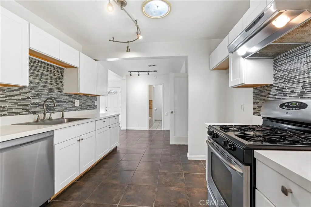 Additional image 4 of 17329 Burbank Boulevard, Encino, CA 91316