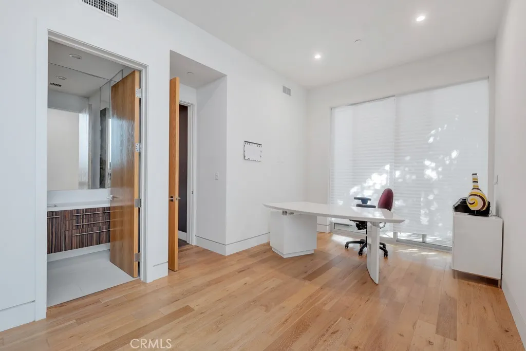 Additional image 16 of 16518 Moorpark Street, Encino, CA 91436