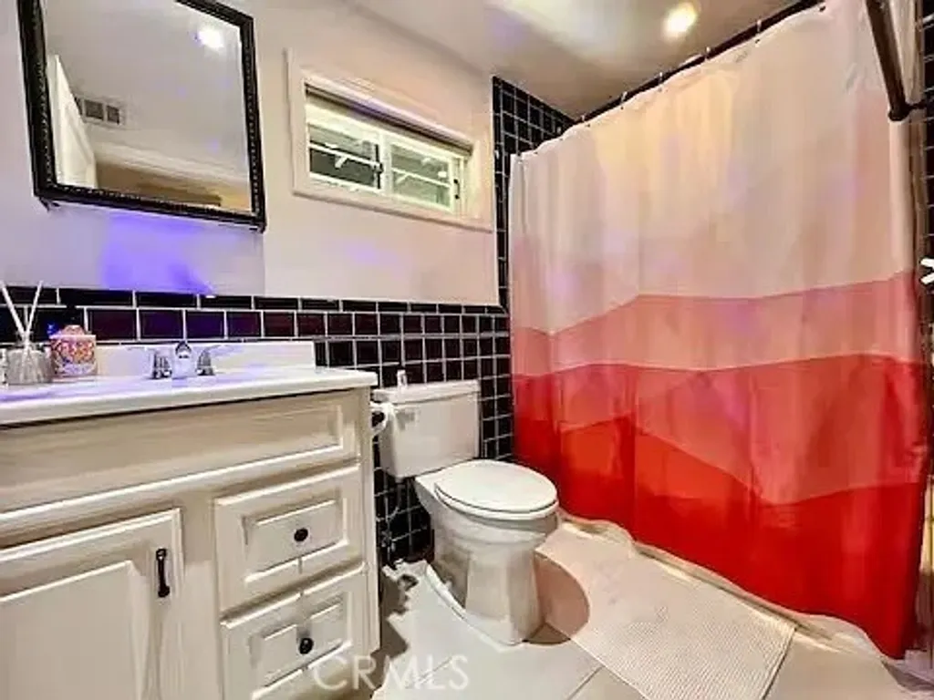 Additional image 9 of 2597 Dearborn, Los Angeles, CA 90068