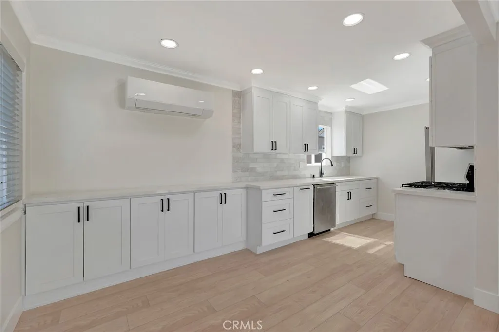 Additional image 8 of 209 13th Street Unit D, Huntington Beach, CA 92648