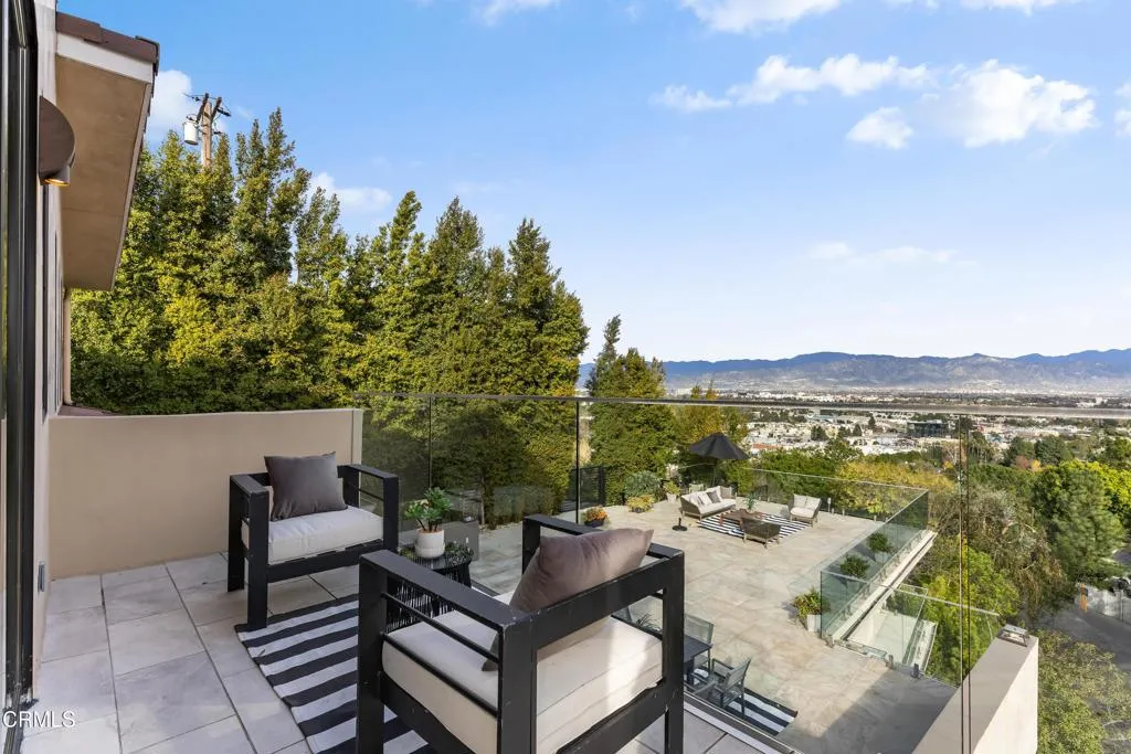 Additional image 101 of 12480 Viewcrest Road, Los Angeles, CA 91604