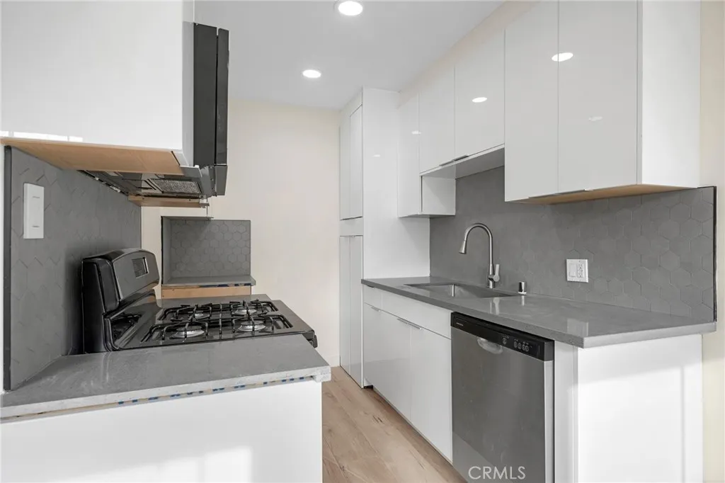 Additional image 29 of 10230 Silverton Unit 2, Tujunga, CA 91042