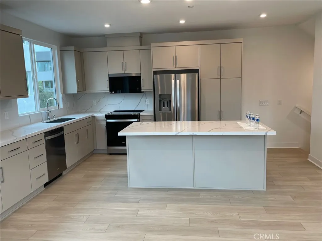 Additional image 6 of 691 S lyon Street, Santa Ana, CA 92705