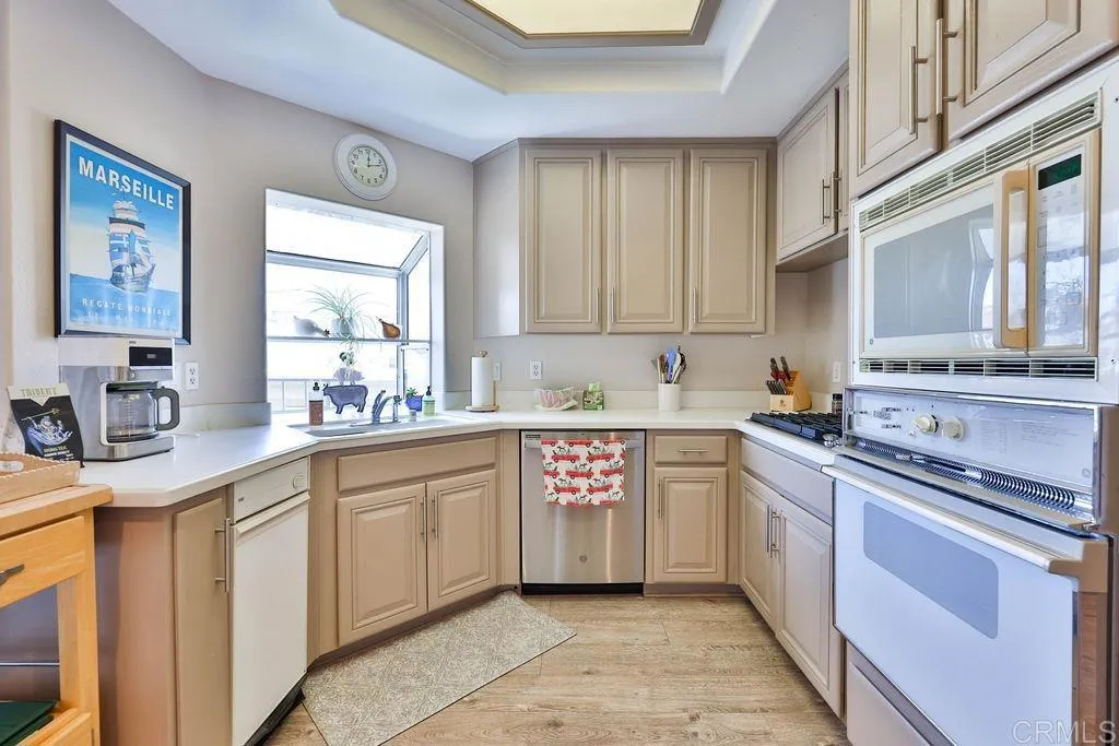 Additional image 91 of 229 Orange Ave Unit 3, Coronado, CA 92118