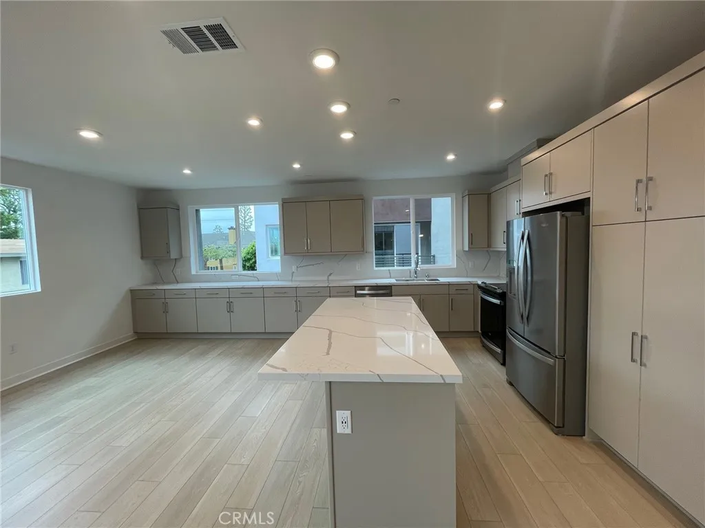 Additional image 27 of 691 S lyon Street, Santa Ana, CA 92705