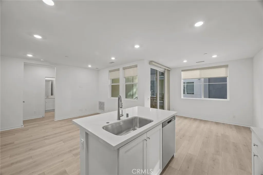 Additional image 10 of 980 N Tangent Privado Unit 202, Ontario, CA 91764